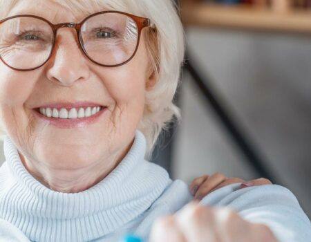 elderly lady smiling because she has Alzheimer's Care in Atlanta, Douglasville, DeKalb County, Marietta, GA, Alpharetta and Surrounding Areas