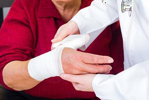 Skilled nurse helping apply bandages for wound care in Alpharetta, GA